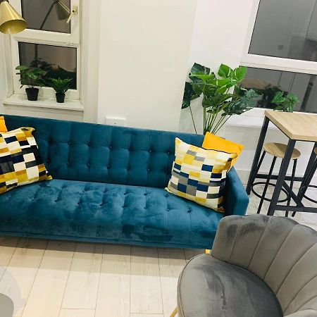 Cheerful 2 Bedroom Homely Apartment, Sleeps 6 Guest Comfy, 3X Double Bed, Parking, Free Wifi, Suitable For Business, Leisure Guest,Glasgow, Glasgow West End, Near City Centre Exteriör bild