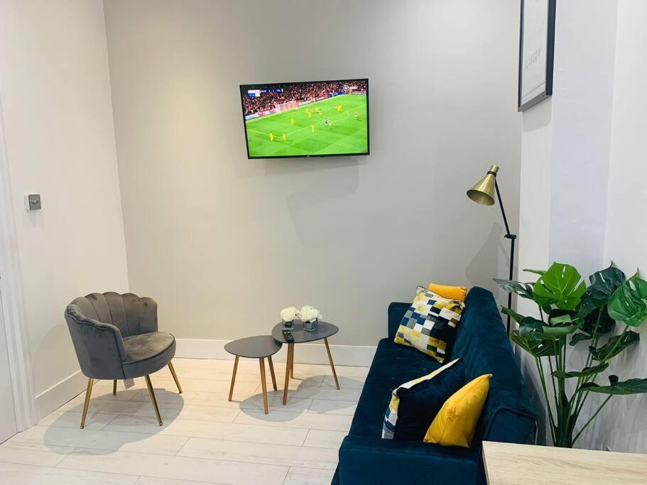 Cheerful 2 Bedroom Homely Apartment, Sleeps 6 Guest Comfy, 3X Double Bed, Parking, Free Wifi, Suitable For Business, Leisure Guest,Glasgow, Glasgow West End, Near City Centre Exteriör bild