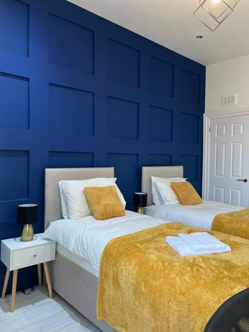 Cheerful 2 Bedroom Homely Apartment, Sleeps 6 Guest Comfy, 3X Double Bed, Parking, Free Wifi, Suitable For Business, Leisure Guest,Glasgow, Glasgow West End, Near City Centre Exteriör bild