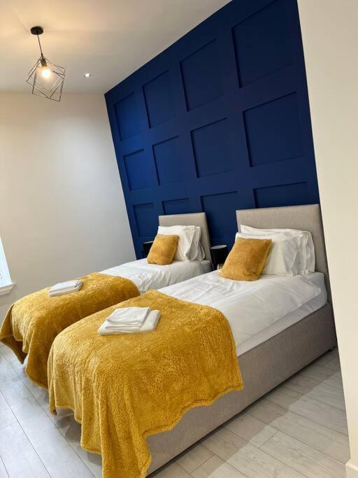 Cheerful 2 Bedroom Homely Apartment, Sleeps 6 Guest Comfy, 3X Double Bed, Parking, Free Wifi, Suitable For Business, Leisure Guest,Glasgow, Glasgow West End, Near City Centre Exteriör bild