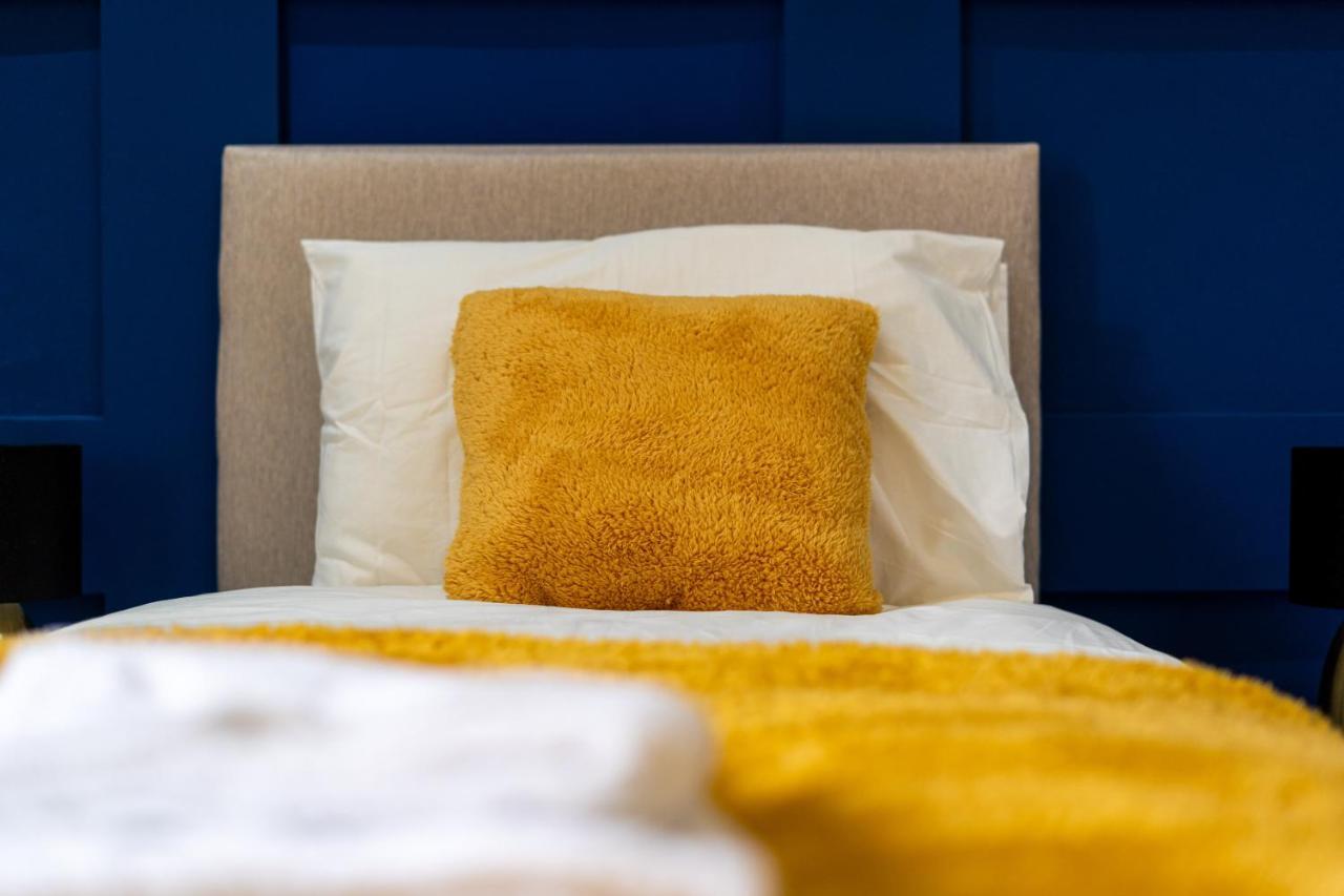 Cheerful 2 Bedroom Homely Apartment, Sleeps 6 Guest Comfy, 3X Double Bed, Parking, Free Wifi, Suitable For Business, Leisure Guest,Glasgow, Glasgow West End, Near City Centre Exteriör bild