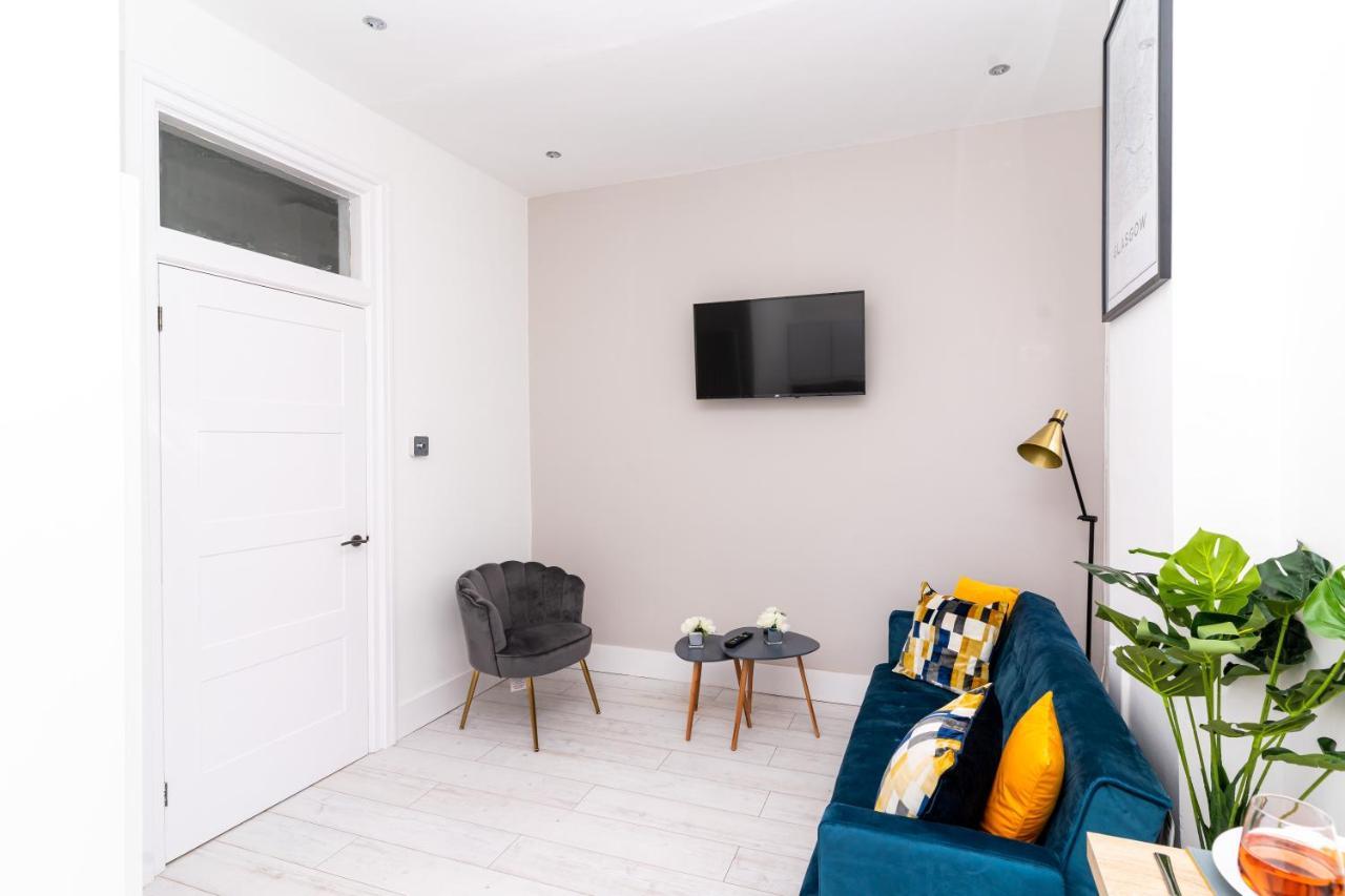 Cheerful 2 Bedroom Homely Apartment, Sleeps 4 Guest Comfy, 1X Double Bed, 2X Single Beds, Parking, Free Wifi, Suitable For Business, Leisure Guest,Glasgow, Glasgow West End, Near City Centre Exteriör bild