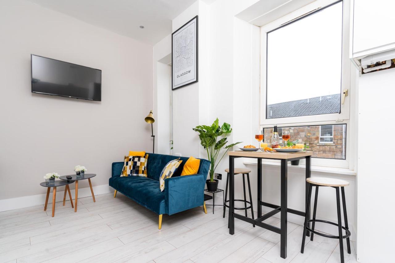 Cheerful 2 Bedroom Homely Apartment, Sleeps 4 Guest Comfy, 1X Double Bed, 2X Single Beds, Parking, Free Wifi, Suitable For Business, Leisure Guest,Glasgow, Glasgow West End, Near City Centre Exteriör bild