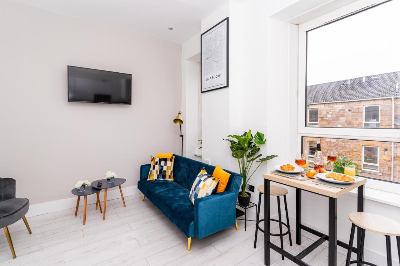 Cheerful 2 Bedroom Homely Apartment, Sleeps 4 Guest Comfy, 1X Double Bed, 2X Single Beds, Parking, Free Wifi, Suitable For Business, Leisure Guest,Glasgow, Glasgow West End, Near City Centre Exteriör bild