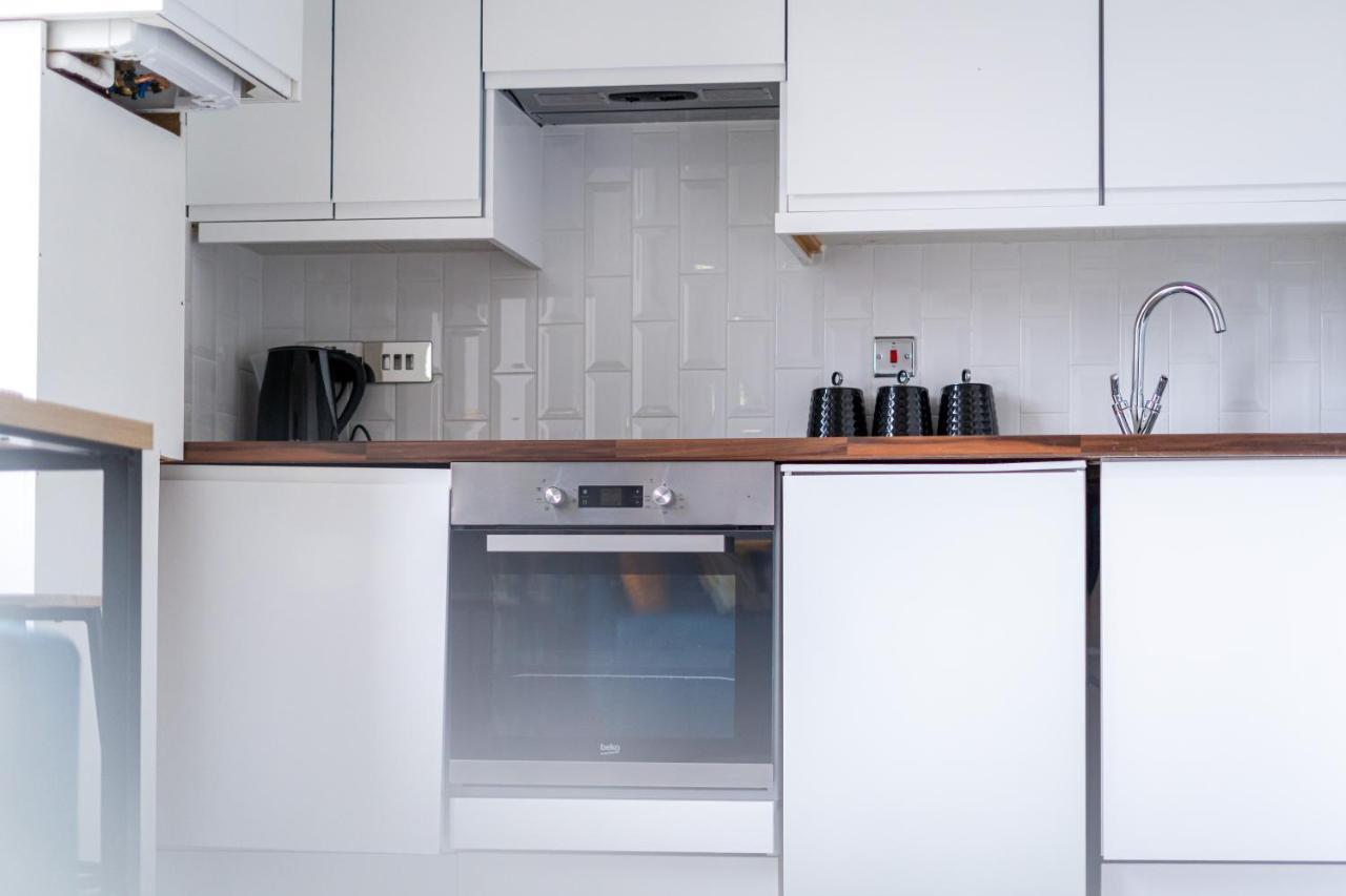 Cheerful 2 Bedroom Homely Apartment, Sleeps 6 Guest Comfy, 3X Double Bed, Parking, Free Wifi, Suitable For Business, Leisure Guest,Glasgow, Glasgow West End, Near City Centre Exteriör bild