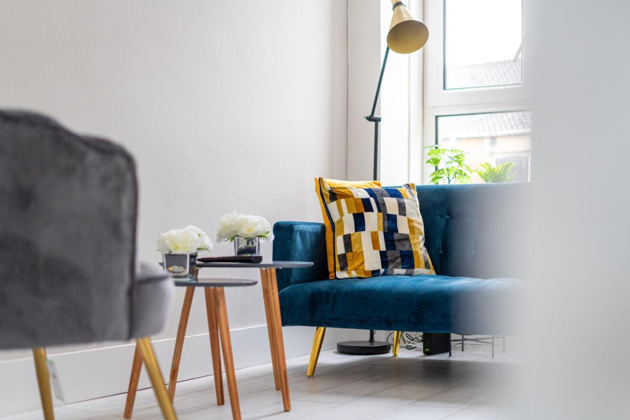 Cheerful 2 Bedroom Homely Apartment, Sleeps 6 Guest Comfy, 3X Double Bed, Parking, Free Wifi, Suitable For Business, Leisure Guest,Glasgow, Glasgow West End, Near City Centre Exteriör bild