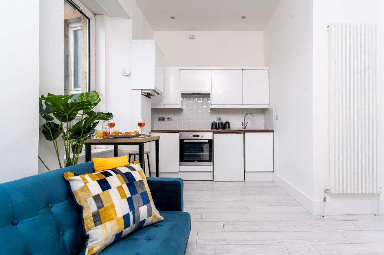 Cheerful 2 Bedroom Homely Apartment, Sleeps 6 Guest Comfy, 3X Double Bed, Parking, Free Wifi, Suitable For Business, Leisure Guest,Glasgow, Glasgow West End, Near City Centre Exteriör bild