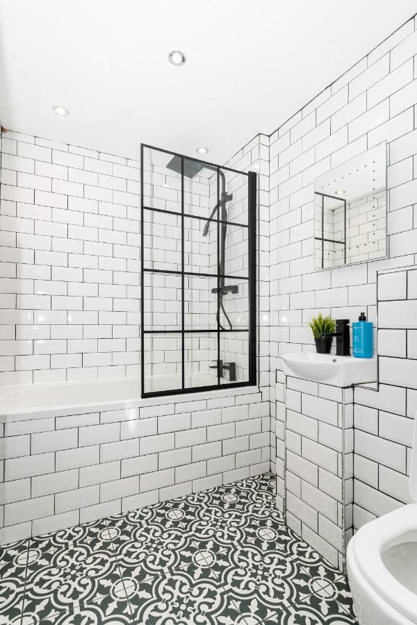 Cheerful 2 Bedroom Homely Apartment, Sleeps 6 Guest Comfy, 3X Double Bed, Parking, Free Wifi, Suitable For Business, Leisure Guest,Glasgow, Glasgow West End, Near City Centre Exteriör bild