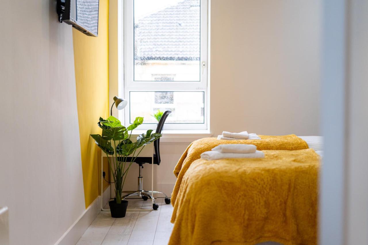 Cheerful 2 Bedroom Homely Apartment, Sleeps 6 Guest Comfy, 3X Double Bed, Parking, Free Wifi, Suitable For Business, Leisure Guest,Glasgow, Glasgow West End, Near City Centre Exteriör bild