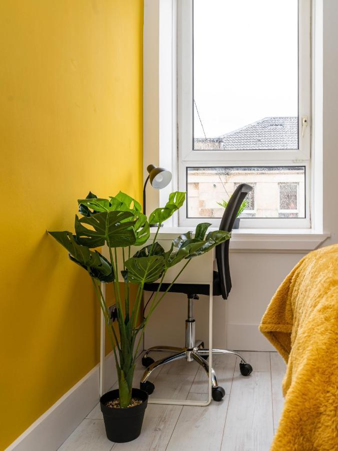 Cheerful 2 Bedroom Homely Apartment, Sleeps 6 Guest Comfy, 3X Double Bed, Parking, Free Wifi, Suitable For Business, Leisure Guest,Glasgow, Glasgow West End, Near City Centre Exteriör bild