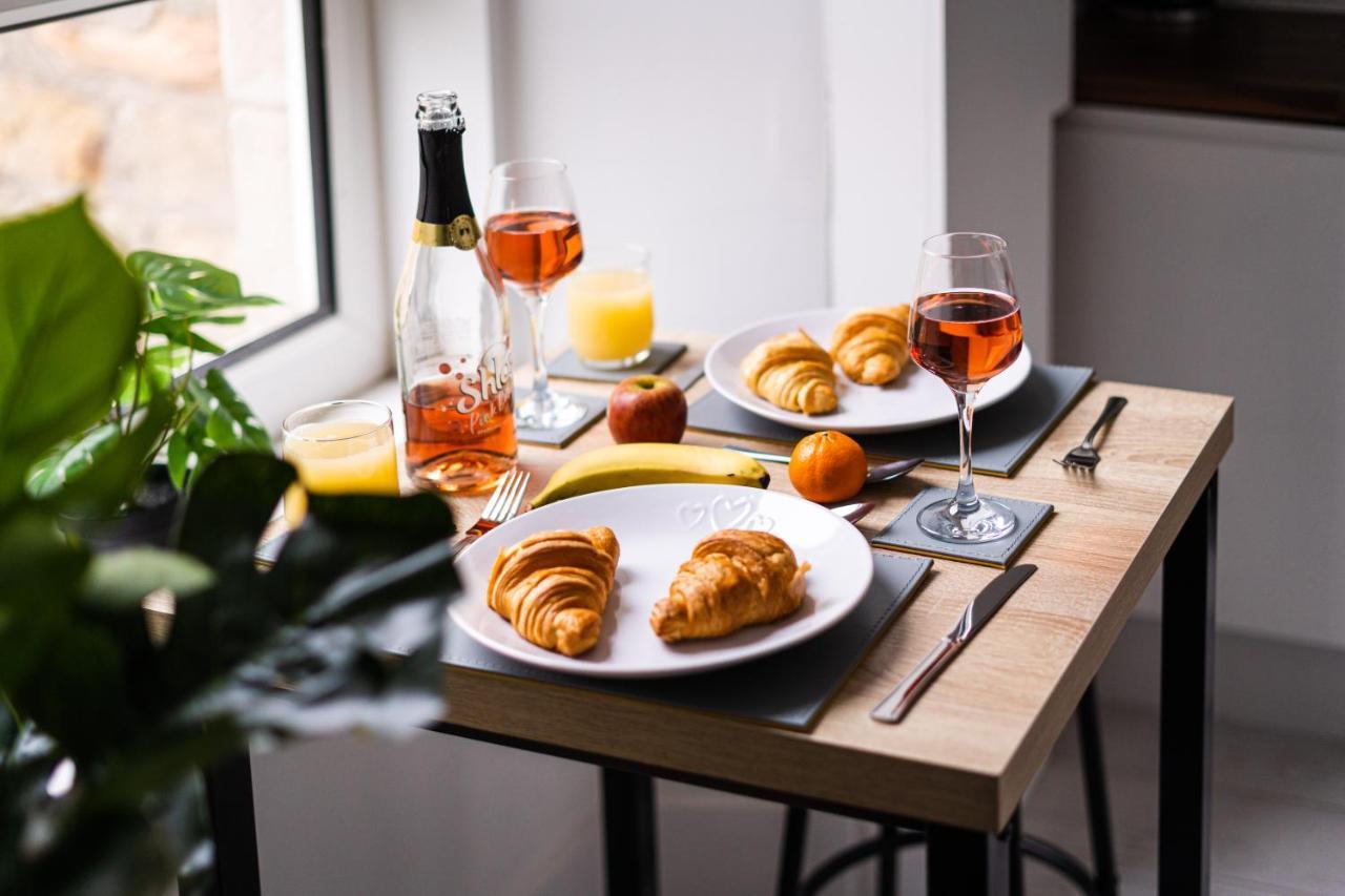 Cheerful 2 Bedroom Homely Apartment, Sleeps 6 Guest Comfy, 3X Double Bed, Parking, Free Wifi, Suitable For Business, Leisure Guest,Glasgow, Glasgow West End, Near City Centre Exteriör bild