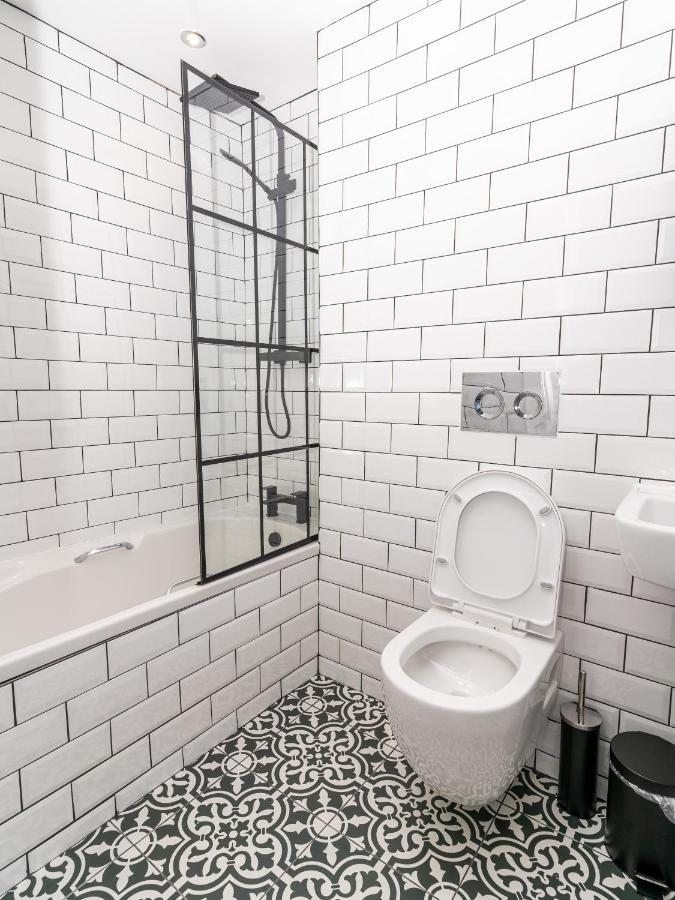 Cheerful 2 Bedroom Homely Apartment, Sleeps 6 Guest Comfy, 3X Double Bed, Parking, Free Wifi, Suitable For Business, Leisure Guest,Glasgow, Glasgow West End, Near City Centre Exteriör bild