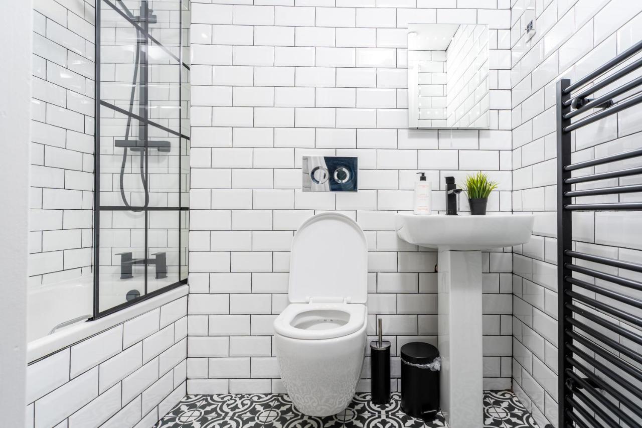 Cheerful 2 Bedroom Homely Apartment, Sleeps 6 Guest Comfy, 3X Double Bed, Parking, Free Wifi, Suitable For Business, Leisure Guest,Glasgow, Glasgow West End, Near City Centre Exteriör bild